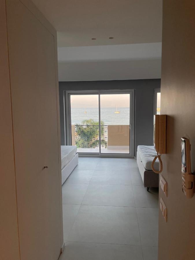 La Finestra Sul Mare Modern Apartment جيارديني ناكسوس المظهر الخارجي الصورة