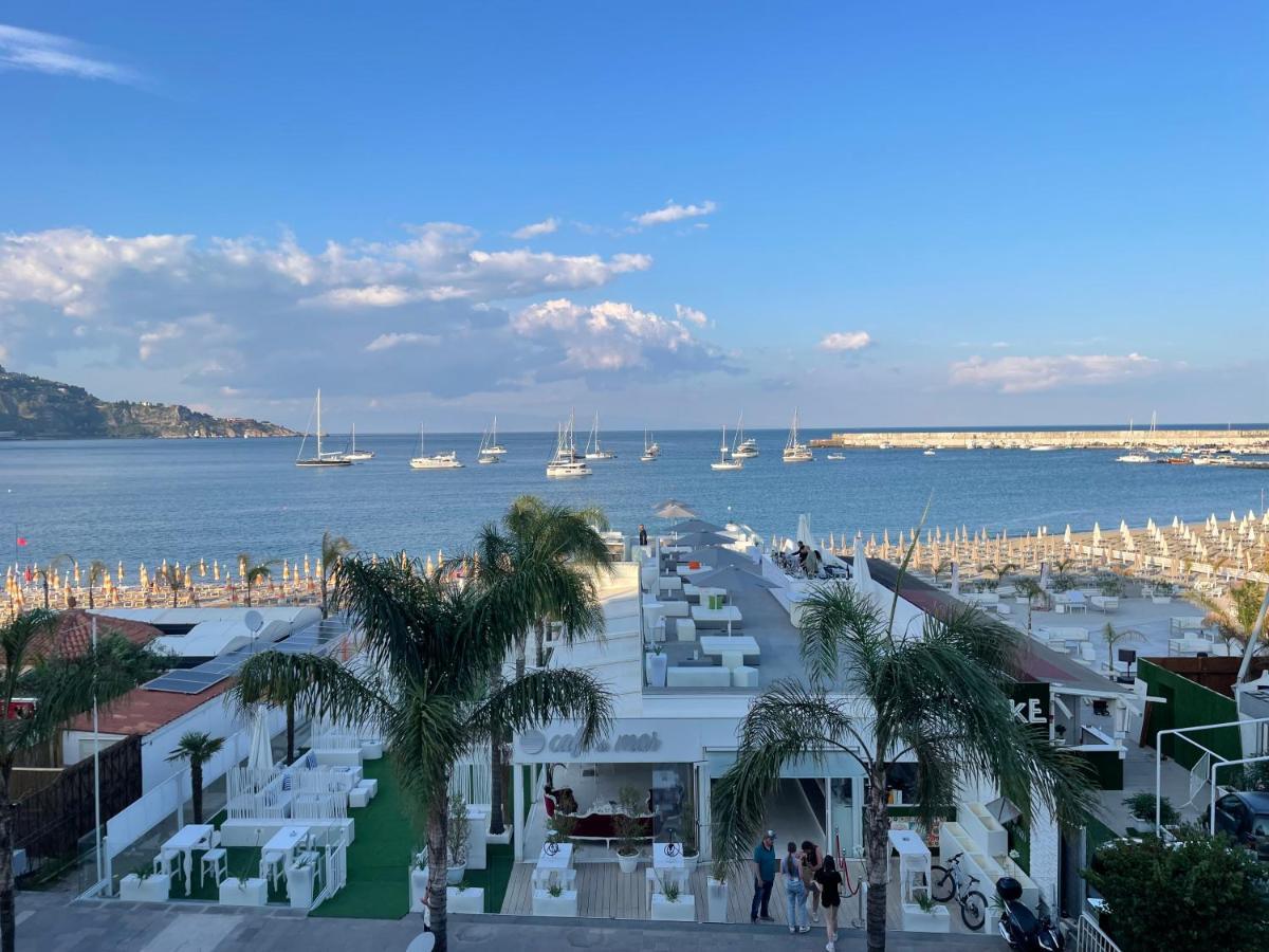 La Finestra Sul Mare Modern Apartment جيارديني ناكسوس المظهر الخارجي الصورة