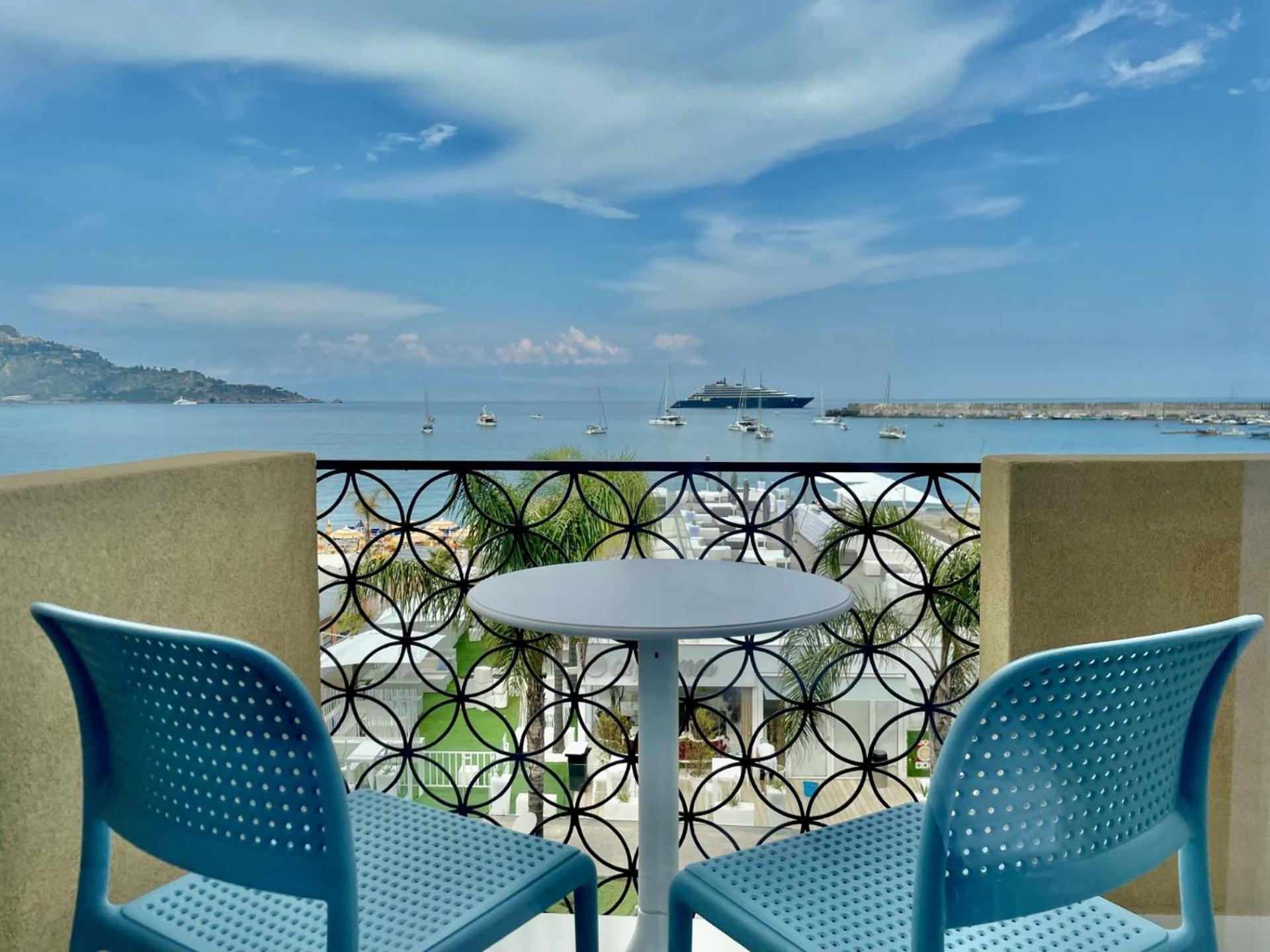 La Finestra Sul Mare Modern Apartment جيارديني ناكسوس المظهر الخارجي الصورة
