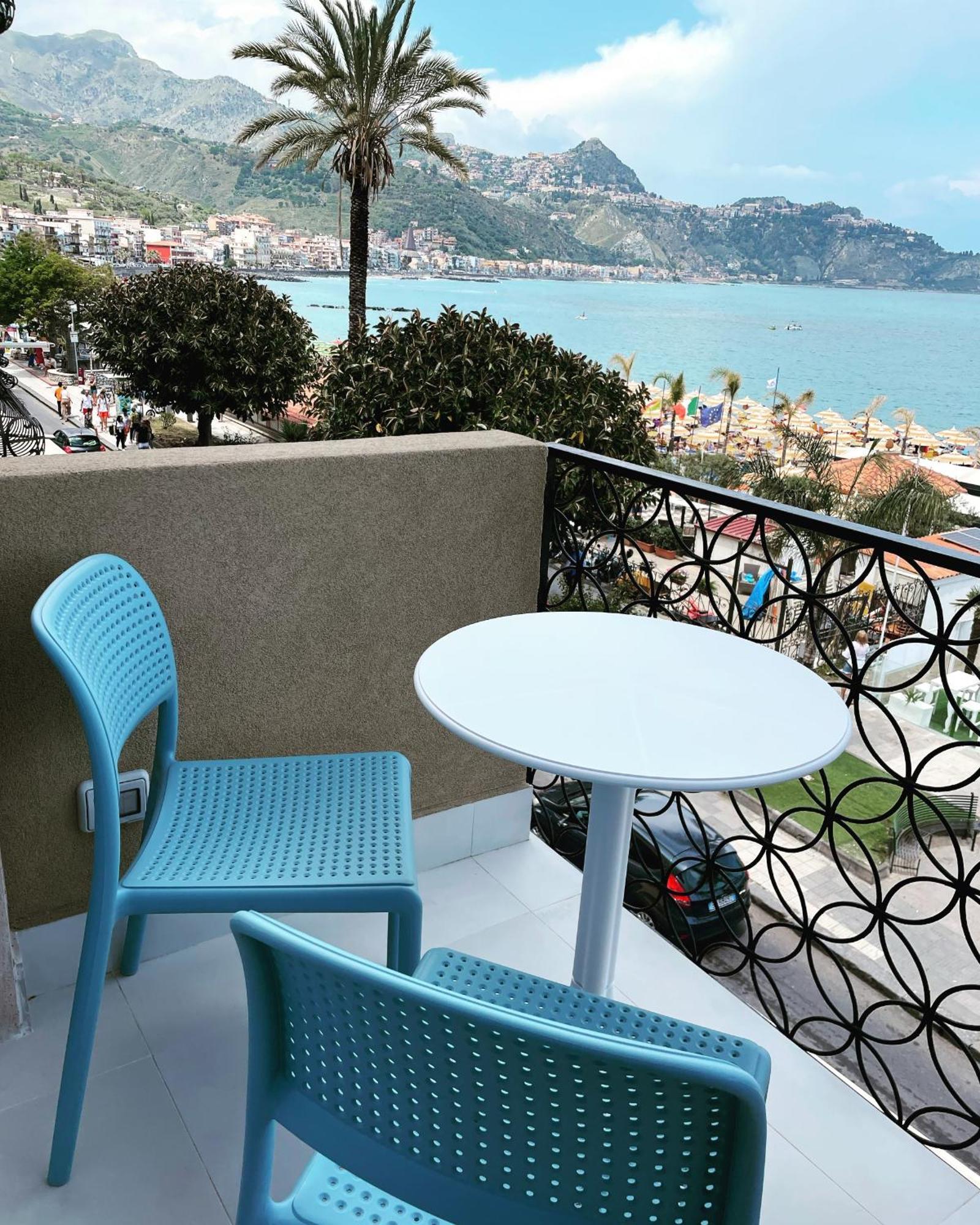 La Finestra Sul Mare Modern Apartment جيارديني ناكسوس المظهر الخارجي الصورة