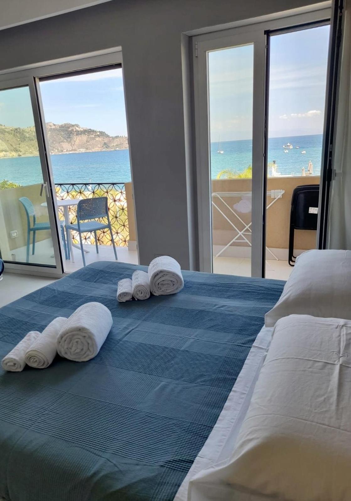 La Finestra Sul Mare Modern Apartment جيارديني ناكسوس المظهر الخارجي الصورة