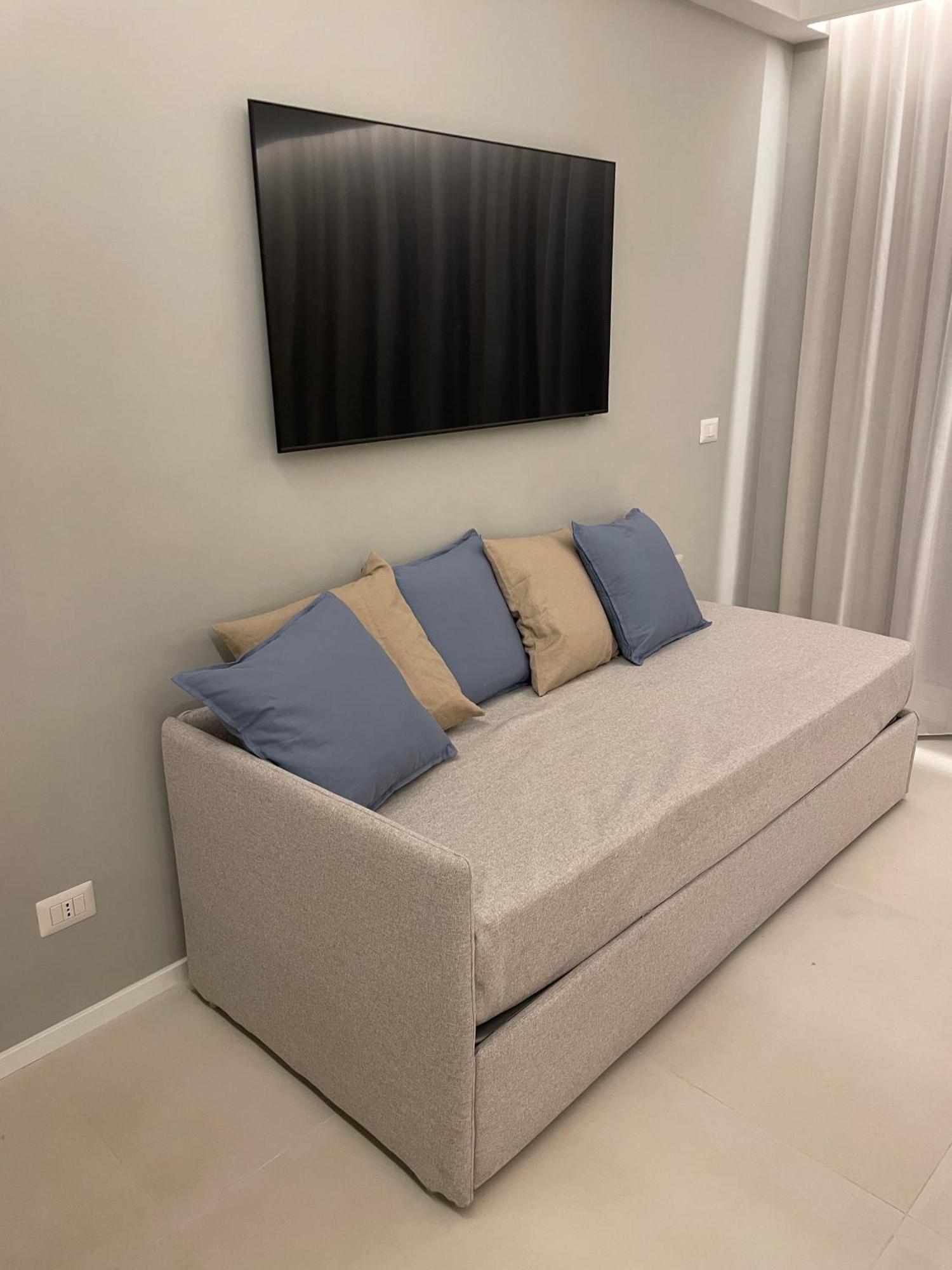 La Finestra Sul Mare Modern Apartment جيارديني ناكسوس الغرفة الصورة